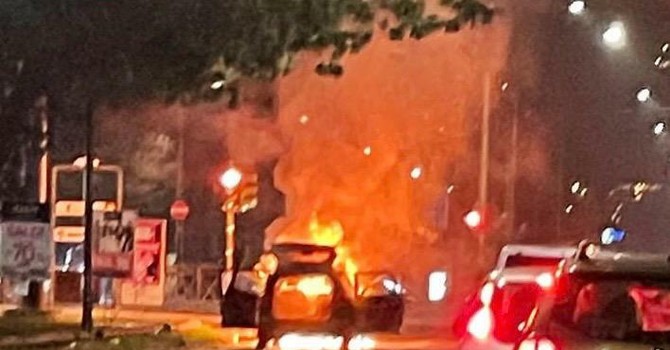 L'incendio dell'auto in corso Maroncelli