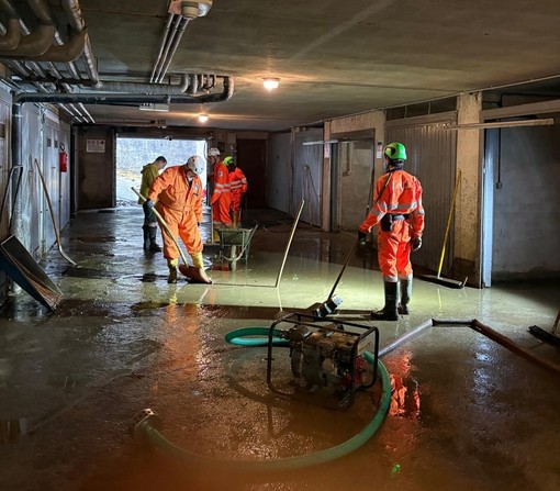 Garage allagato: Aib al lavoro nel pomeriggio a Prali Garage allagato: Aib al lavoro nel pomeriggio a Prali