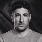 Jason Biggs salta la conferenza stampa del Torino Film Festival per un malore