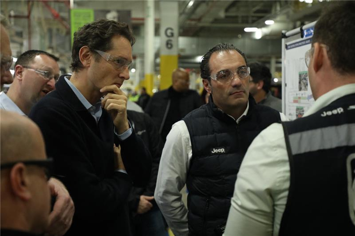John Elkann e Antonio Filosa presso lo stabilimento di Sterling Heights negli Stati Uniti