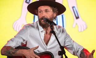 Jovanotti al Salone Libro: "La poesia è come una medicina dell'anima"