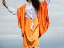 indossatrice con vestiti di moda