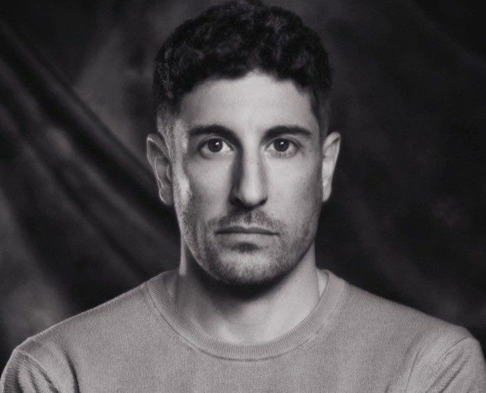 Jason Biggs salta la conferenza stampa del Torino Film Festival per un malore