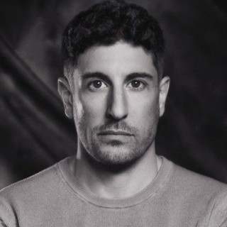 Jason Biggs salta la conferenza stampa del Torino Film Festival per un malore