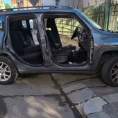 Rubano le portiere e il cofano a una Jeep Renegade