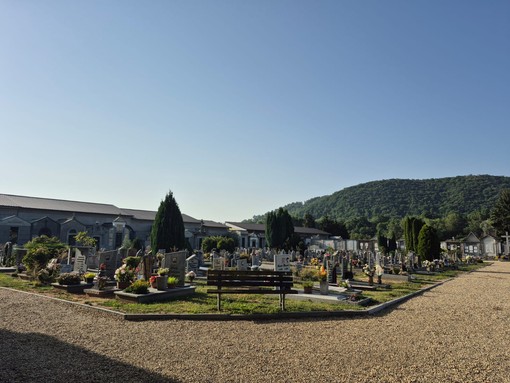Dai fiori rubati ai bivacchi nelle tombe: il cimitero di Luserna San Giovanni sotto osservazione Dai fiori rubati ai bivacchi nelle tombe: il cimitero di Luserna San Giovanni sotto osservazione