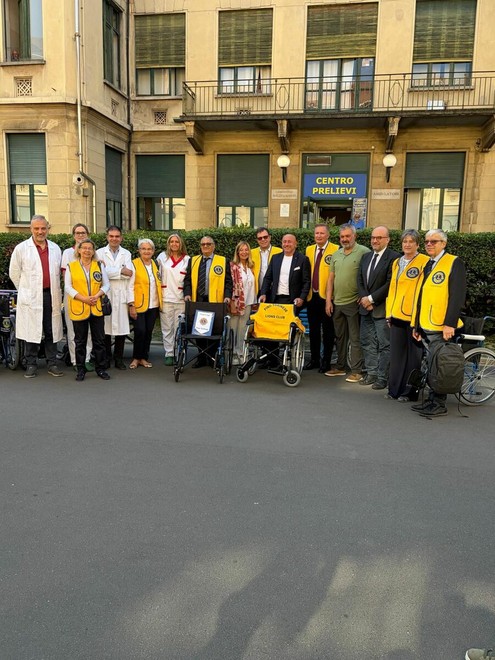 12 carrozzine donate alle Molinette dal Lions Club Pino Torinese 12 carrozzine donate alle Molinette dal Lions Club Pino Torinese