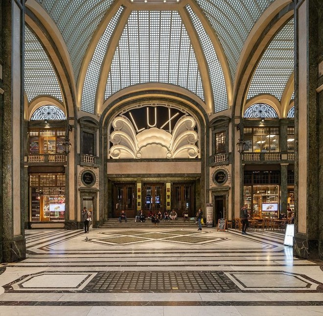 Riapre il cinema Lux