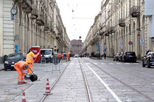 Gli ultimi ritocchi in via Po, dopo un anno di lavori - Foto Daniele Caponnetto