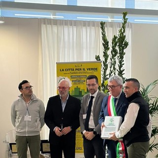 Il sindaco di Chivasso ritira a Milano il Premio nazionale “La Città per il Verde”