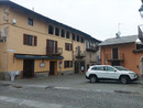 La piazza davanti a Cele