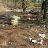 Una discarica ai laghetti della Falchera