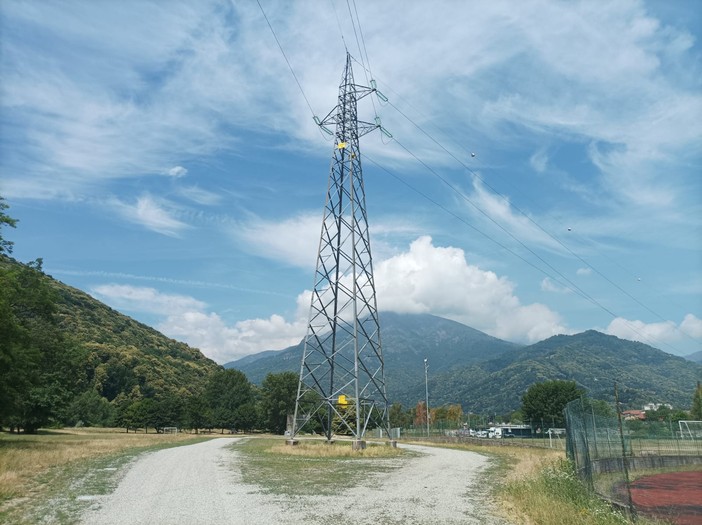Via i tralicci Terna, la demolizione potrebbe partire nell’inverno Via i tralicci Terna, la demolizione potrebbe partire nell’inverno
