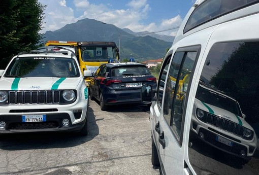 Il posto di blocco con i carabinieri Il posto di blocco con i carabinieri