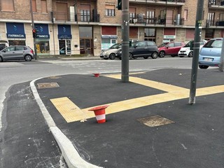 Lavori agli incroci delle strade in corso Giulio Lavori agli incroci delle strade in corso Giulio