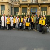 12 carrozzine donate alle Molinette dal Lions Club Pino Torinese