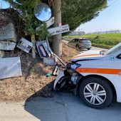 Scontro tra un mezzo della Croce Verde e un'auto a Luserna San Giovanni Scontro tra un mezzo della Croce Verde e un'auto a Luserna San Giovanni