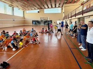Scuole chiuse, porte aperte ai centri estivi Scuole chiuse, porte aperte ai centri estivi