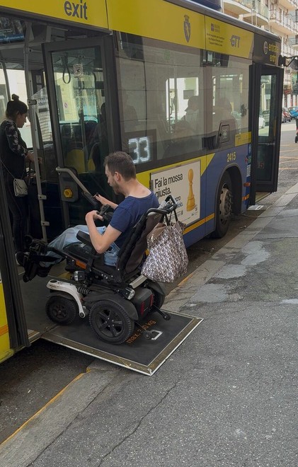 Bus 33, la fermata di via Asiago sotto accusa: "Accesso complicato ai bus per i disabili"