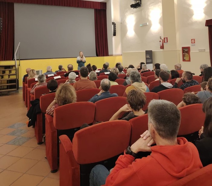 Niente discorsi per il 2 giugno: a Luserna San Giovanni si accende invece il grande schermo Niente discorsi per il 2 giugno: a Luserna San Giovanni si accende invece il grande schermo