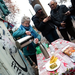 Lucia dal 1998 vive nel palazzo a fianco del centro sociale da questa mattina sgomberato: "Uno spazio aperto a tutti, ora tutto è naufragato"