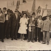 Una delle prime foto degli alpini, con Domenico Bricco, sindaco e primo capogruppo Una delle prime foto degli alpini, con Domenico Bricco, sindaco e primo capogruppo