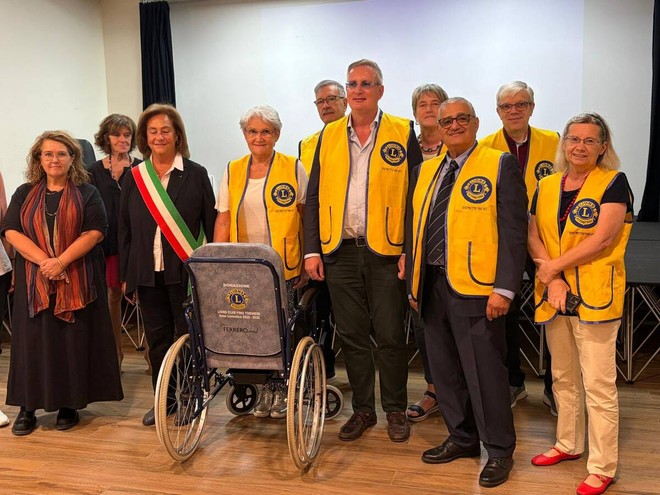 Consegnata la nuova carrozzina a Pino Torinese Consegnata la nuova carrozzina a Pino Torinese