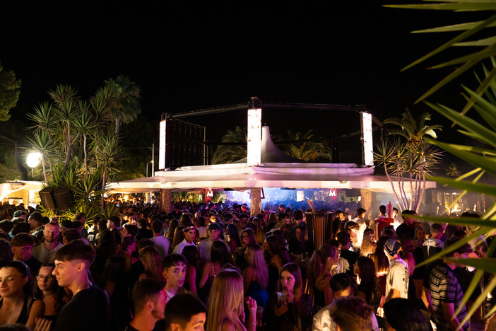 Settimana di fuoco a Le Vele di Alassio: Musica, emozioni e ospiti internazionali!