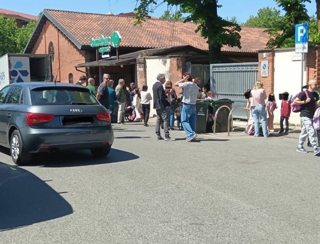 Ancora problemi davanti alla scuola Don Bosco Ancora problemi davanti alla scuola Don Bosco