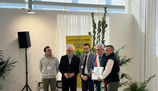Il sindaco di Chivasso ritira a Milano il Premio nazionale “La Città per il Verde”