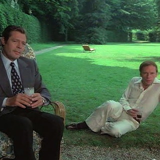 Mastroianni e Trintignant in una scena de La donna della domenica