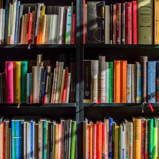 Letture al buio al Salone del Libro: l'evento immersivo della biblioteca di Biella e dell'UICI