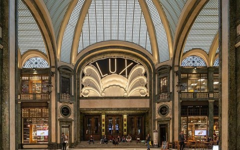 Riapre il cinema Lux