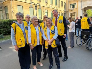 12 carrozzine donate alle Molinette dal Lions Club Pino Torinese 12 carrozzine donate alle Molinette dal Lions Club Pino Torinese