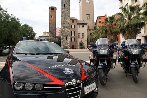 Sorpreso a rubare in una villa, tenta la fuga ma rimane infilzato nell’inferriata: 29enne torinese arrestato a Loano