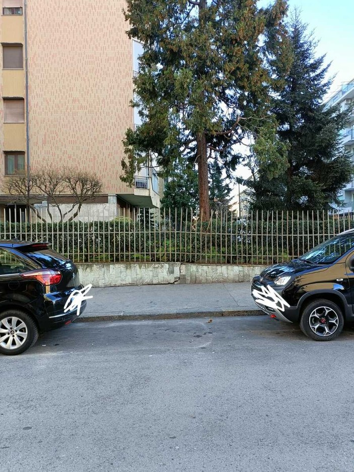 I marciapiedi della zona di Nizza Millefonti I marciapiedi della zona di Nizza Millefonti