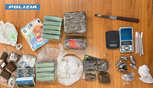 La droga recuperata dalla polizia La droga recuperata dalla polizia