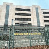 Mirafiori, spariscono le icone storiche dalla facciata della Palazzina Centrale