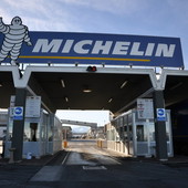 Michelin, c’è l’ipotesi sull’integrativo: entro il triennio 260 stabilizzazioni, 90 milioni di investimento e premio in aumento