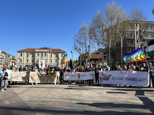 Immagine di repertorio di una marcia della pace a Nichelino