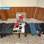 Alcuni degli oggetti sequestrati dalla Polizia