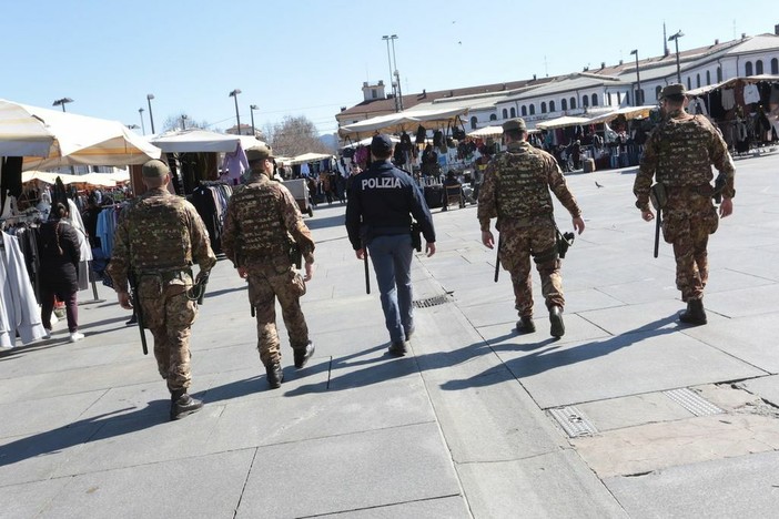 Doppia aggressione a ambulanti di Porta Palazzo: "Vogliamo l'esercito o blocchiamo il mercato" Doppia aggressione a ambulanti di Porta Palazzo: "Vogliamo l'esercito o blocchiamo il mercato"