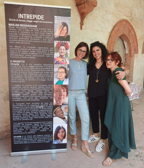 La fotografa iraniana Marjan Moghaddam alla presentazione della mostra Intrepide