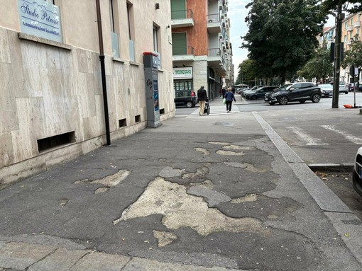 Le condizioni dei marciapiedi di via Borgaro