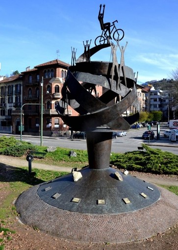 Il monumento a Fausto Coppi