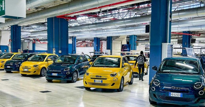 Mirafiori, grido d'allarme dei sindacati: ferie raddoppiate, meno auto prodotte e nuovo rischio di cassa integrazione