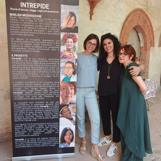 La fotografa iraniana Marjan Moghaddam alla presentazione della mostra Intrepide