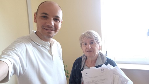 Il consigliere Morando con la prima firmataria della petizione