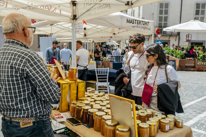 Mercato della Terra (immagine d'archivio) Mercato della Terra (immagine d'archivio)