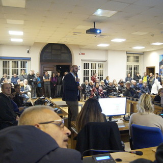 L'incontro nella sala consiliare L'incontro nella sala consiliare